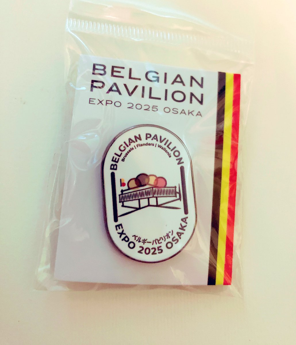 ベルギーパビリオンはピンバッジもかわいい。マグリット缶バッジも買っ