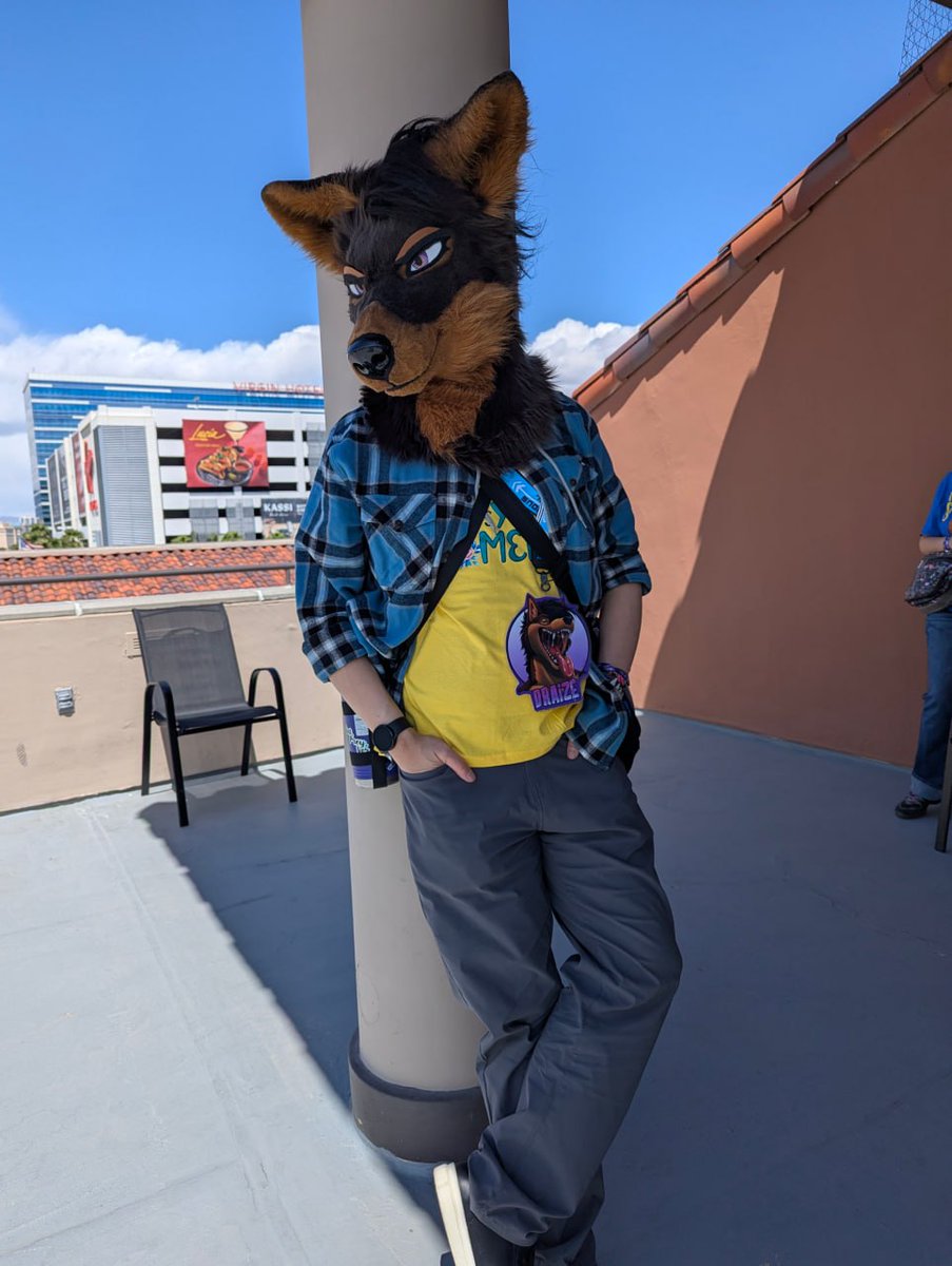 Happy #FursuitFriday 

🪡: <a href="/ThePyrateCove/">The Pyrate Cove 💫🏴‍☠️🌈</a>
📷: <a href="/Huey_LionMutt/">Huey</a>

 #fursuithead #fursuit #lvfc