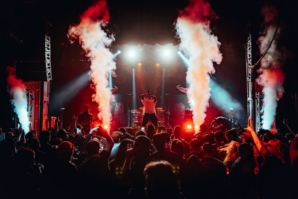 I know no one cares about my photography on twitter, but hey tour is going well, about 3 weeks until I’m back home! 📸🔥