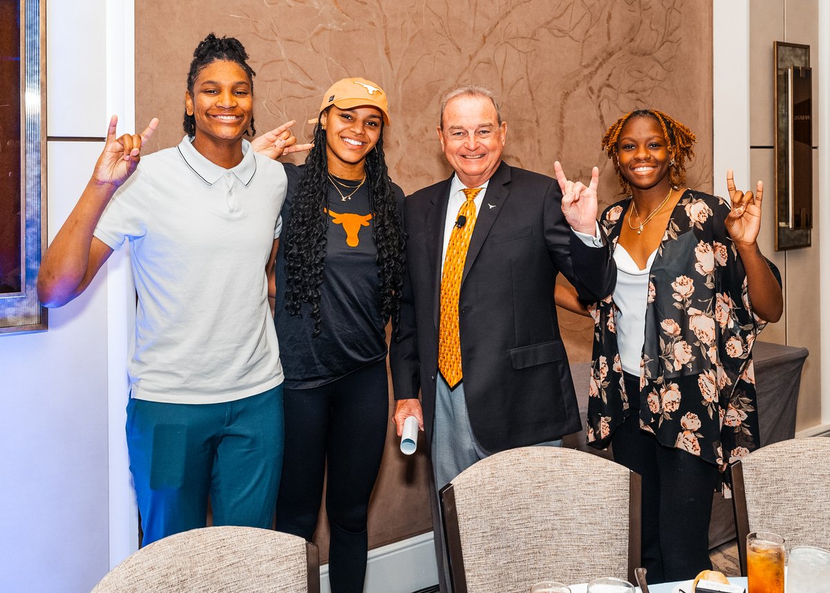 thank you <a href="/BGCAustin/">Boys & Girls Clubs of the Austin Area</a> for welcoming us today 🤘

#HookEm
