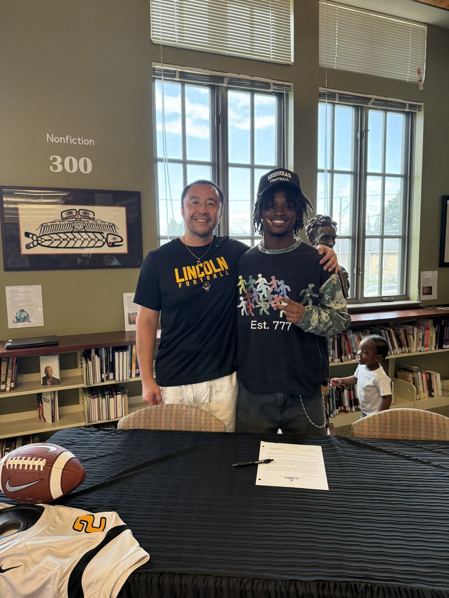 Congrats to <a href="/MauriceGosby/">Maurice gosby jr.</a> for signing today with College of Sequoias! #NextLevelAbes