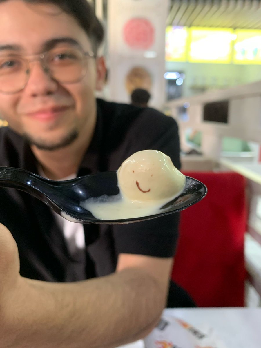 anas_ouaskar's tweet photo. When even the icecream smiles, you know that the day was woth it 😏 #ICECREAM https://t.co/HgptbFyYCG