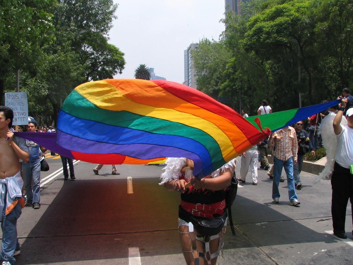 DiverCityMx's tweet image. 🌈✨ Cada día es una oportunidad para celebrar quiénes somos y el amor que compartimos. 💖 ¡Hoy brindo por cada uno de ustedes y su valentía! 

No olvidemos que el orgullo vive en cada momento. 🙌🏼 

#Pride2023 #AmorEsAmor #Visibilidad #Inclusion #LGBTQ+ 🏳️‍🌈