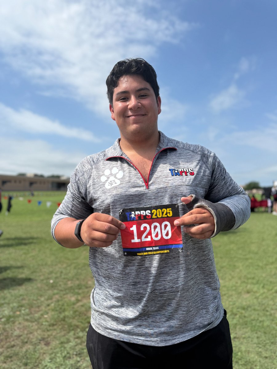 SJA senior Diego De La Cruz finishes 7th in the TAPPS 5A boys shot put, recording a throw of 43-1.25. #RGVTrack #txhstf