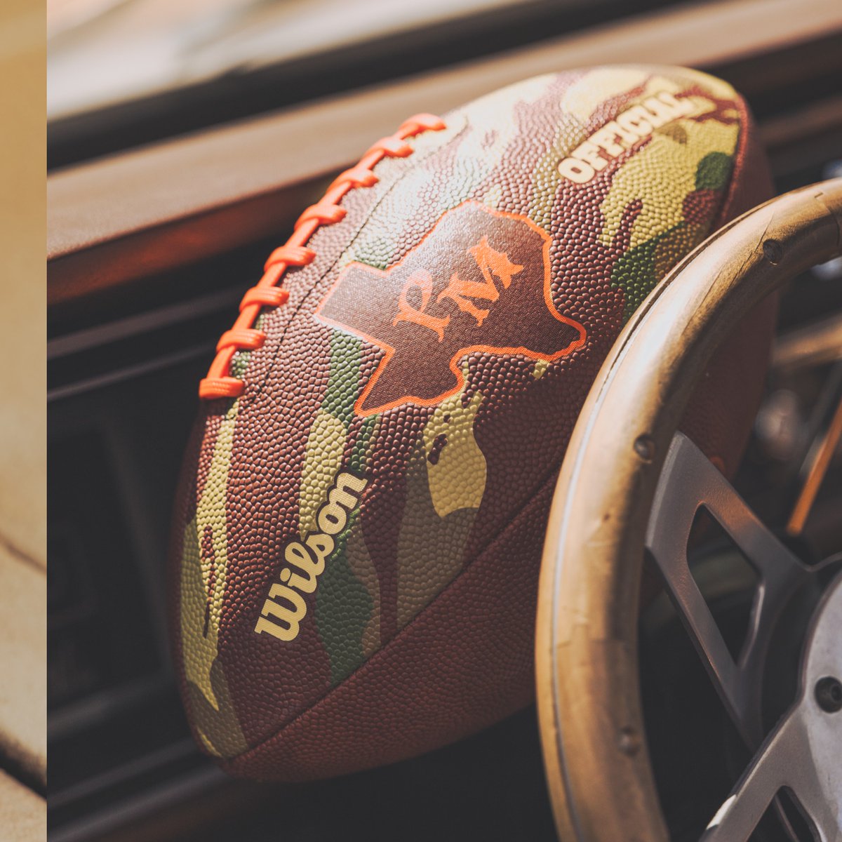 WilsonFootball's tweet image. On sale now, the limited-edition Wilson x Post Malone Tailgate Football. Get yours at Wilson.com and PostMalone.com and be ready for this summer! #BIGASSstadiumtour #WilsonFootball #TravelinTailgate
--
➡️: bit.ly/PostMaloneColl…
--