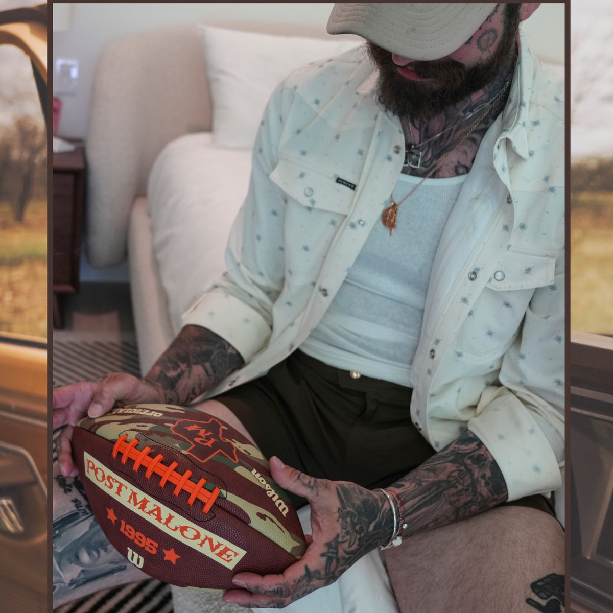 WilsonFootball's tweet image. On sale now, the limited-edition Wilson x Post Malone Tailgate Football. Get yours at Wilson.com and PostMalone.com and be ready for this summer! #BIGASSstadiumtour #WilsonFootball #TravelinTailgate
--
➡️: bit.ly/PostMaloneColl…
--