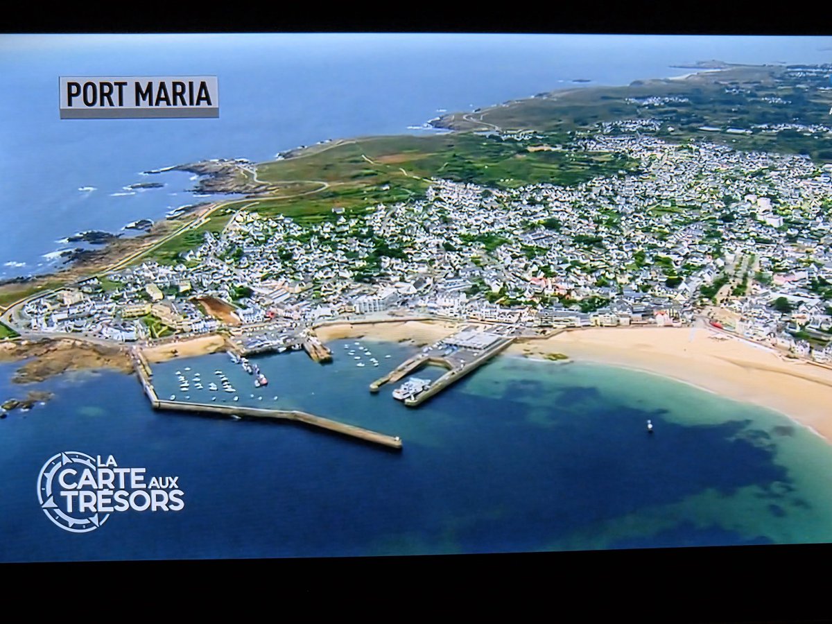 GGOUBAND's tweet image. Place à la 2ème énigme.Ces paysages bretons sont magnifiques.Grâce à #LaCarteAuxTrésors ,on découvre les magnifiques paysages de France.Merci @cyrilferaud de nous faire voyager en restant dans notre canapé🤣🤣🤣,sans dépense un centime😂.