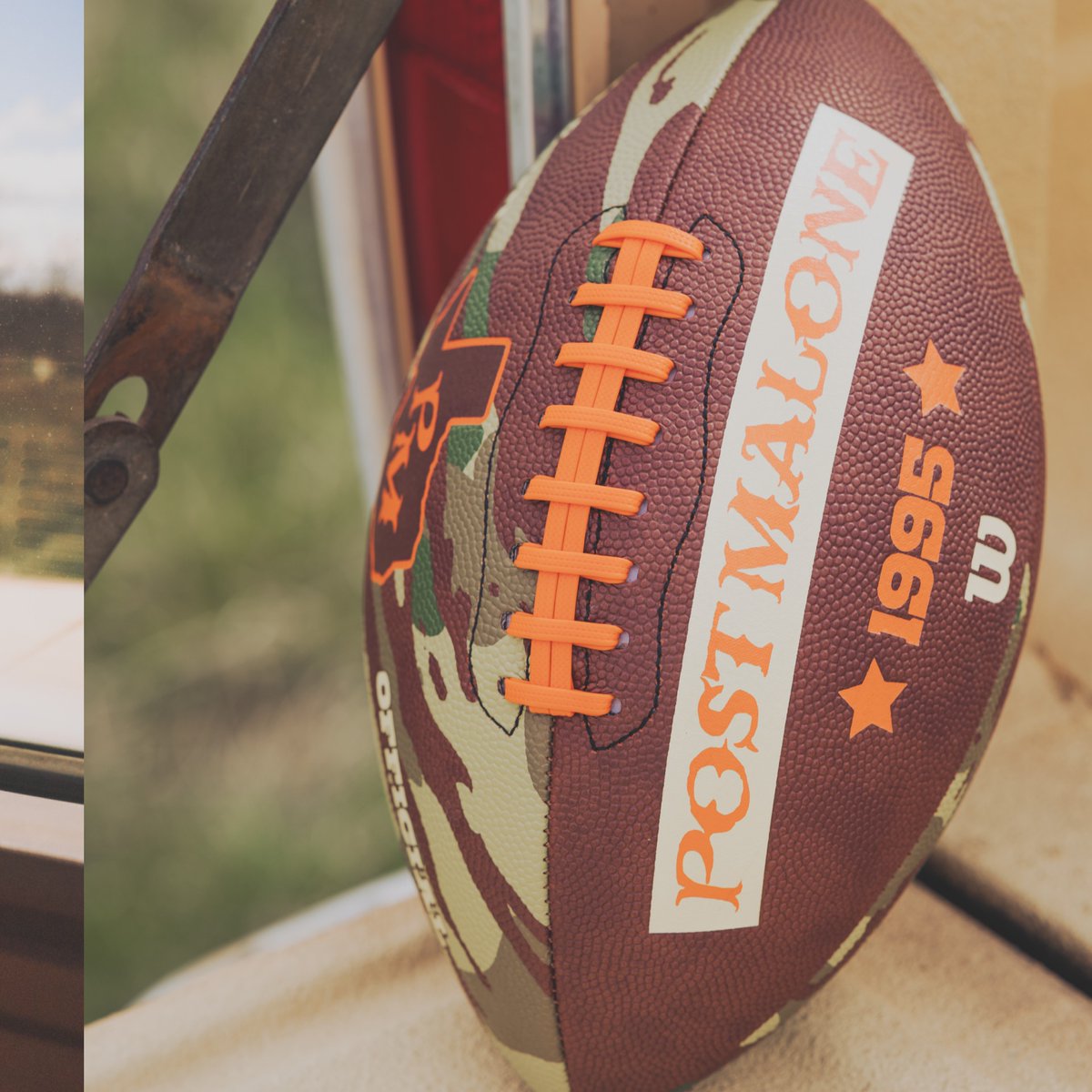WilsonFootball's tweet image. On sale now, the limited-edition Wilson x Post Malone Tailgate Football. Get yours at Wilson.com and PostMalone.com and be ready for this summer! #BIGASSstadiumtour #WilsonFootball #TravelinTailgate
--
➡️: bit.ly/PostMaloneColl…
--