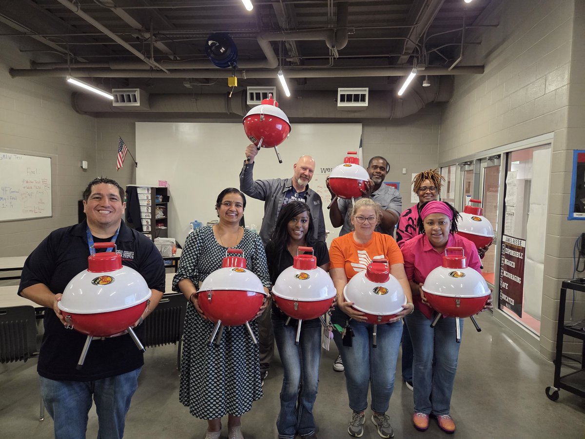 Congrats to all of our Commit to Fit staffers who took the 90 day challenge to lose weight! Mr. Mireles took top prize! Thank you, Ms. Harrell, for the grills and coordinating! <a href="/lizg_canchola/">Elizabeth Canchola</a> <a href="/FortBendISD/">Fort Bend ISD</a> @shakirahharrel