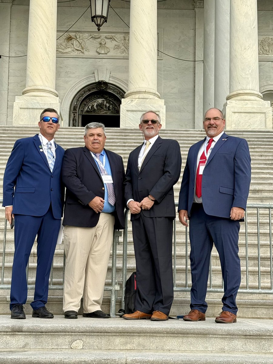 jeremyboone's tweet image. Another great #NationalGolfDay Capitol Hill, East Potomac Park GC and the best chicken in the DC area. @CarolinasGCSA