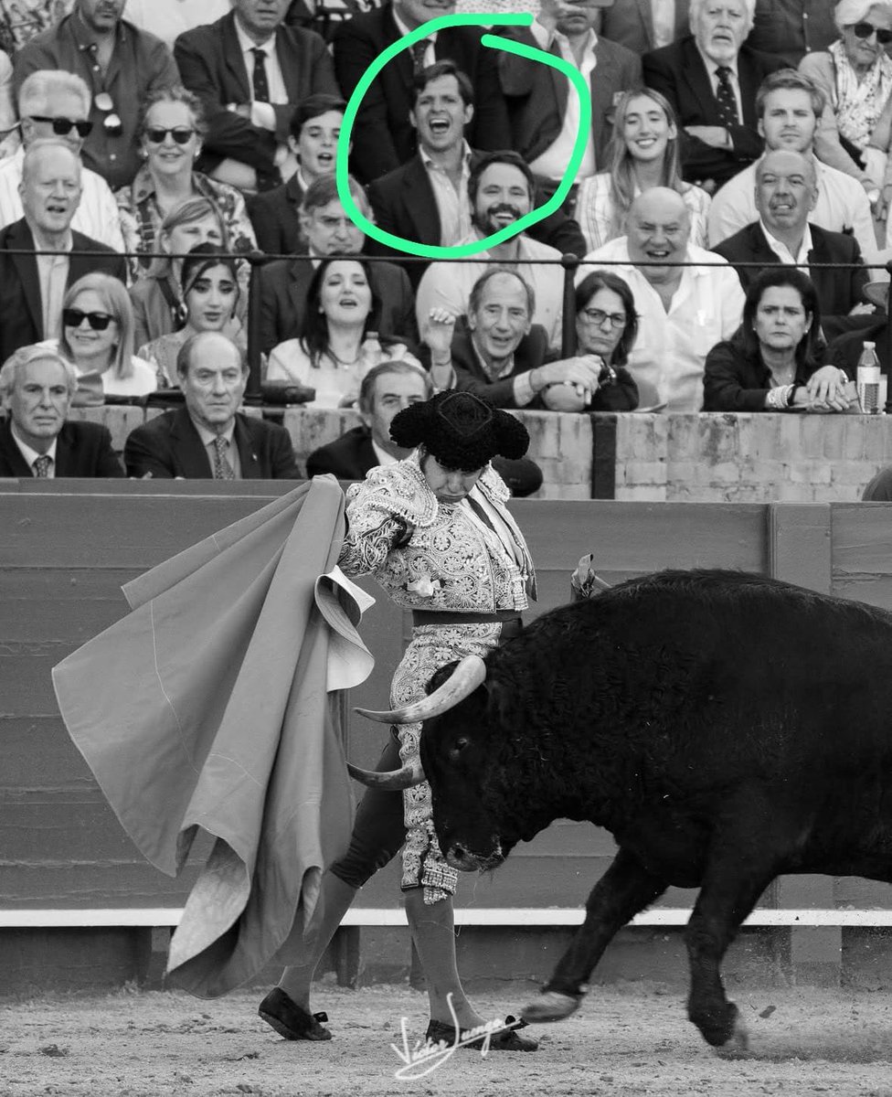 Si El Juli jalea a Morante, cómo no lo vamos a hacer nosotros (la magnífica foto está firmada por el autor)