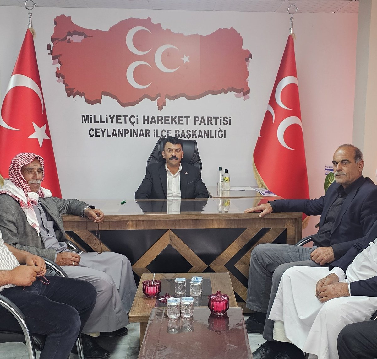 İlçemiz sakinlerinden
Sn. Aziz Deniz teşkilatımıza hayırlı olsun ziyaretinde bulunmuşlardır.
Nazik ziyaretlerinden dolayı teşekkür ederim.

Aziz DEMİRDAŞ
Milliyetçi Hareket Partisi Ceylanpınar İlçe Başkanı