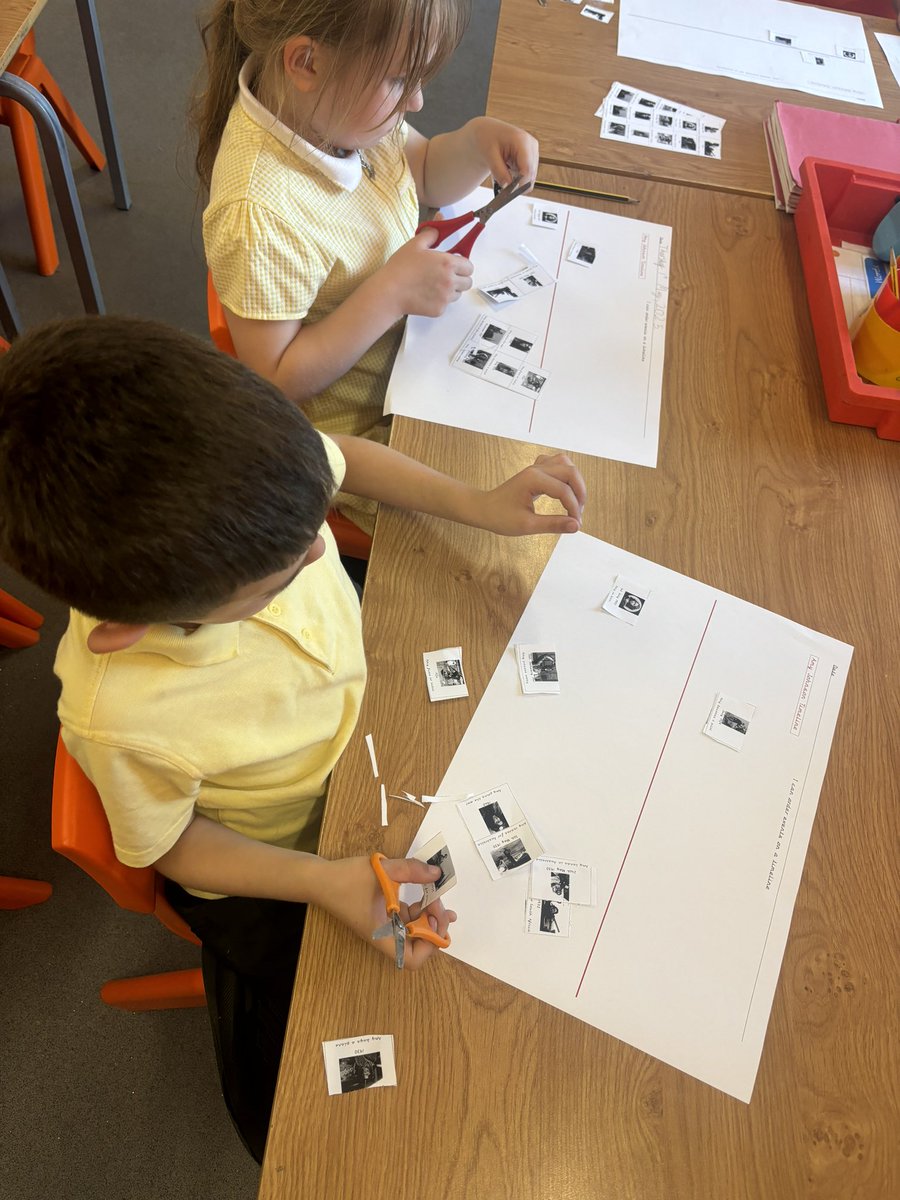 EastfieldPSHull's tweet image. In #2CS the children used their cutting skills and historical knowledge to create a timeline based on Amy Johnson’s life and accomplishments. #epshistory