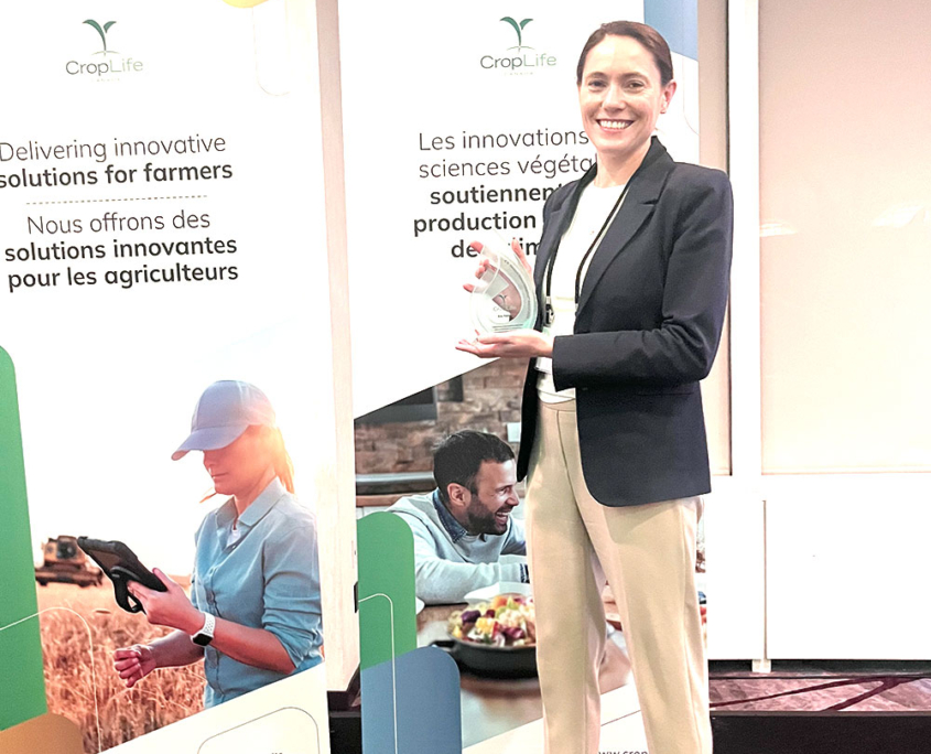 Congrats to Kim Timmer on receiving the C.B. Davreux Stewardshipfirst Award! 🌱👏 Your leadership in sustainability is helping shape the future of Canadian agriculture. 

Full story: cleanfarms.ca/kim-timmer-hon…