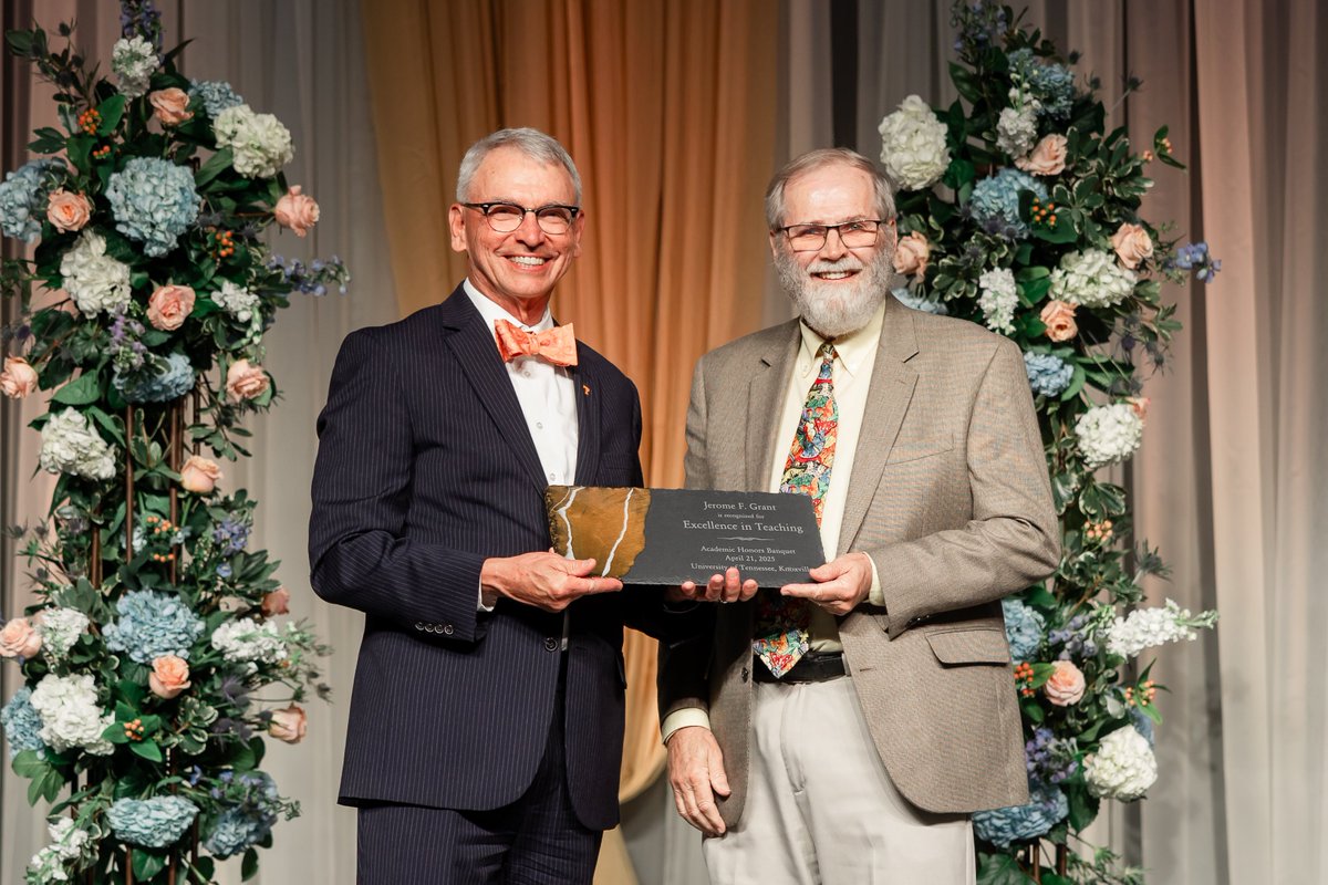 Congratulations to professor Jerome Grant for receiving the Excellence in Teaching Award and the L.R. Hesler Award for Excellence in Teaching and Service at the annual Academic Honors Banquet. #epptn <a href="/UTKnoxville/">UT Knoxville</a> <a href="/UTIAg/">UT Institute of Agriculture</a> <a href="/UT_Herbert/">Herbert College of Agriculture</a> 
utianews.tennessee.edu/outstanding-st…
