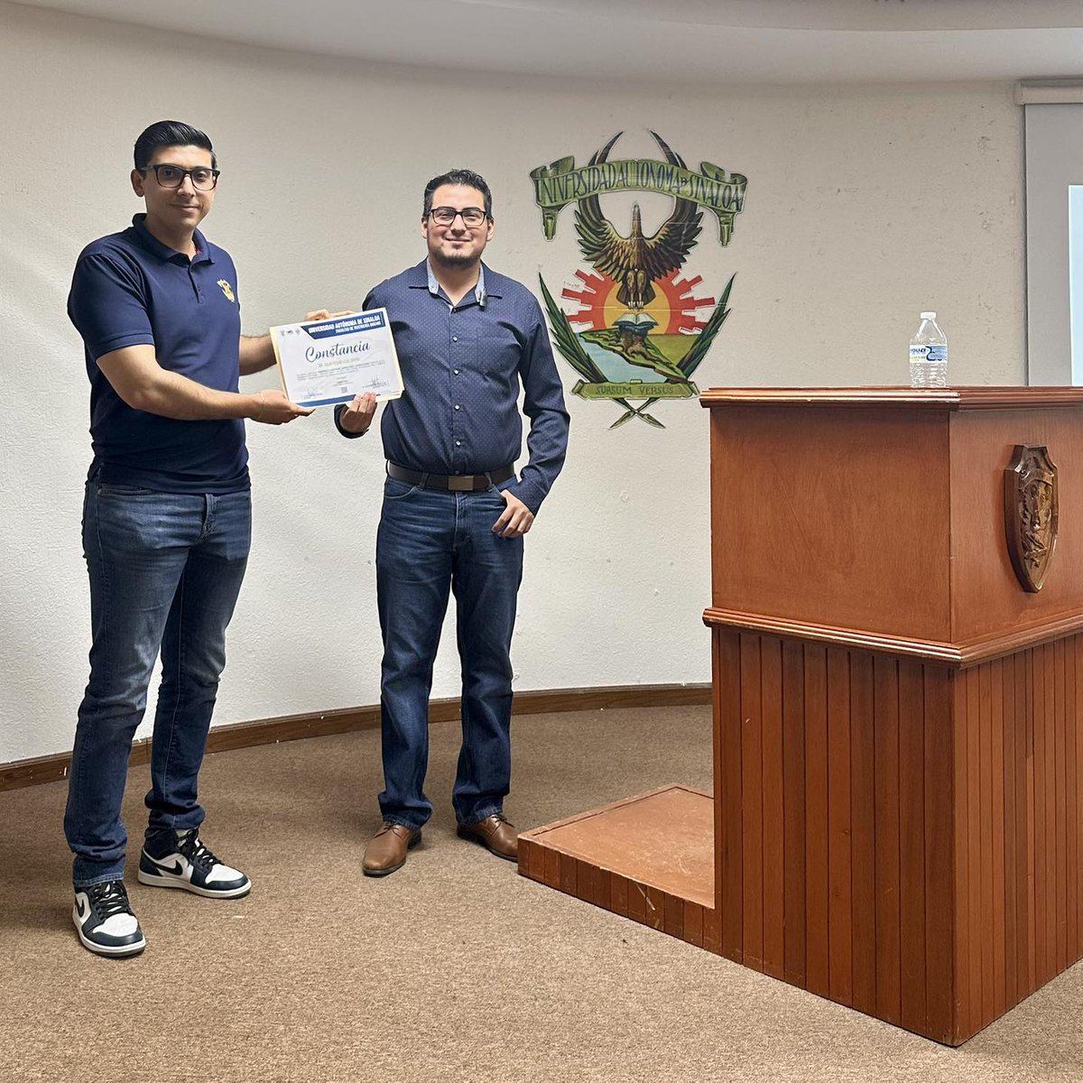 Alumnos del PCI en el seminario "Laboratorio de investigación: seguridad básica y recomendaciones" impartido por el Dr. Julio Cesar Leal Zayas.
