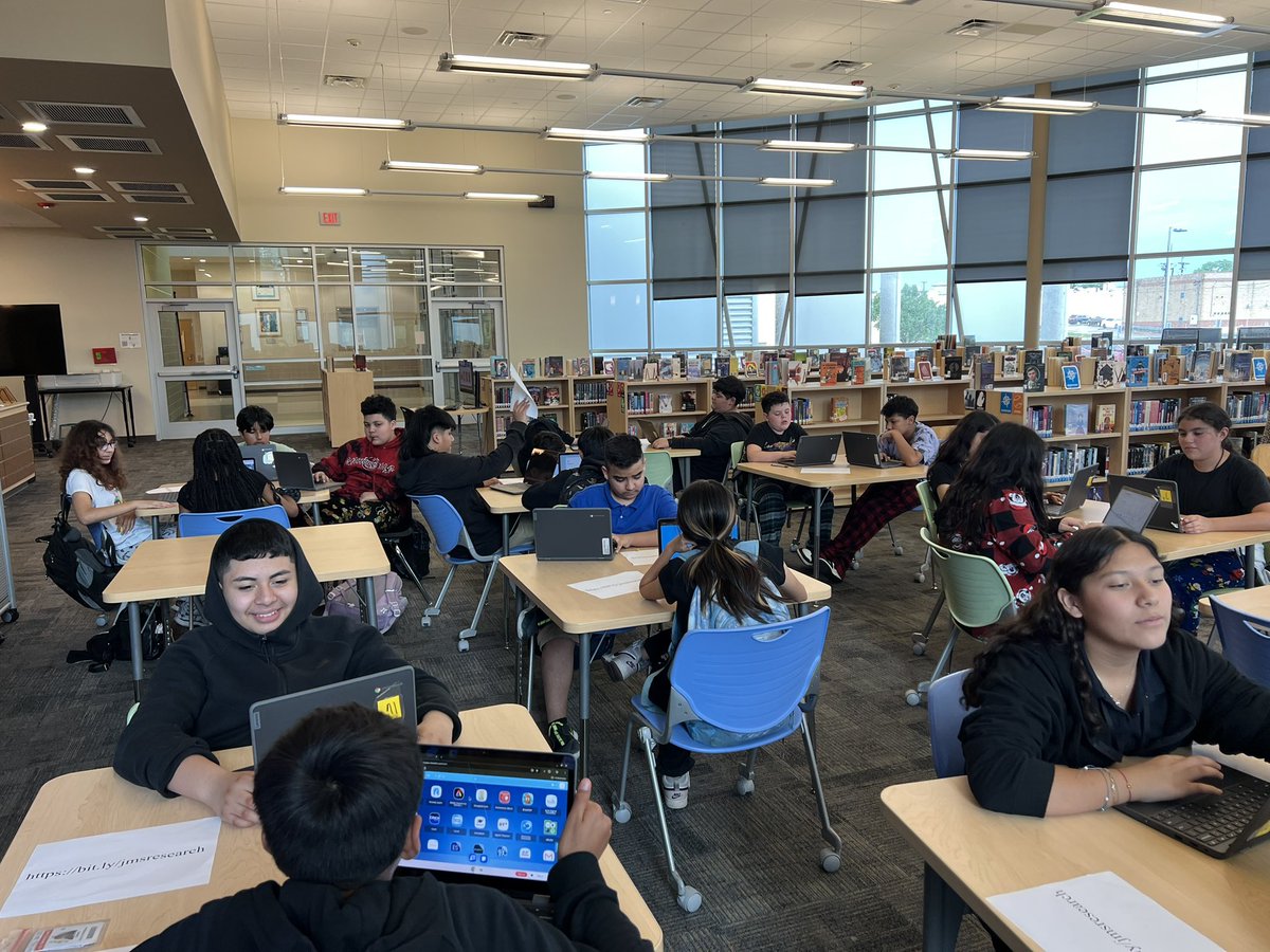 netzerolibrary's tweet image. Research in the library continued this week! @MsDGentry 8th graders researched periods of technological change, while @sls1116 and @peaches_yolanda 6th graders investigated people who fought for important causes. Students dug into some powerful topics and asked great questions!