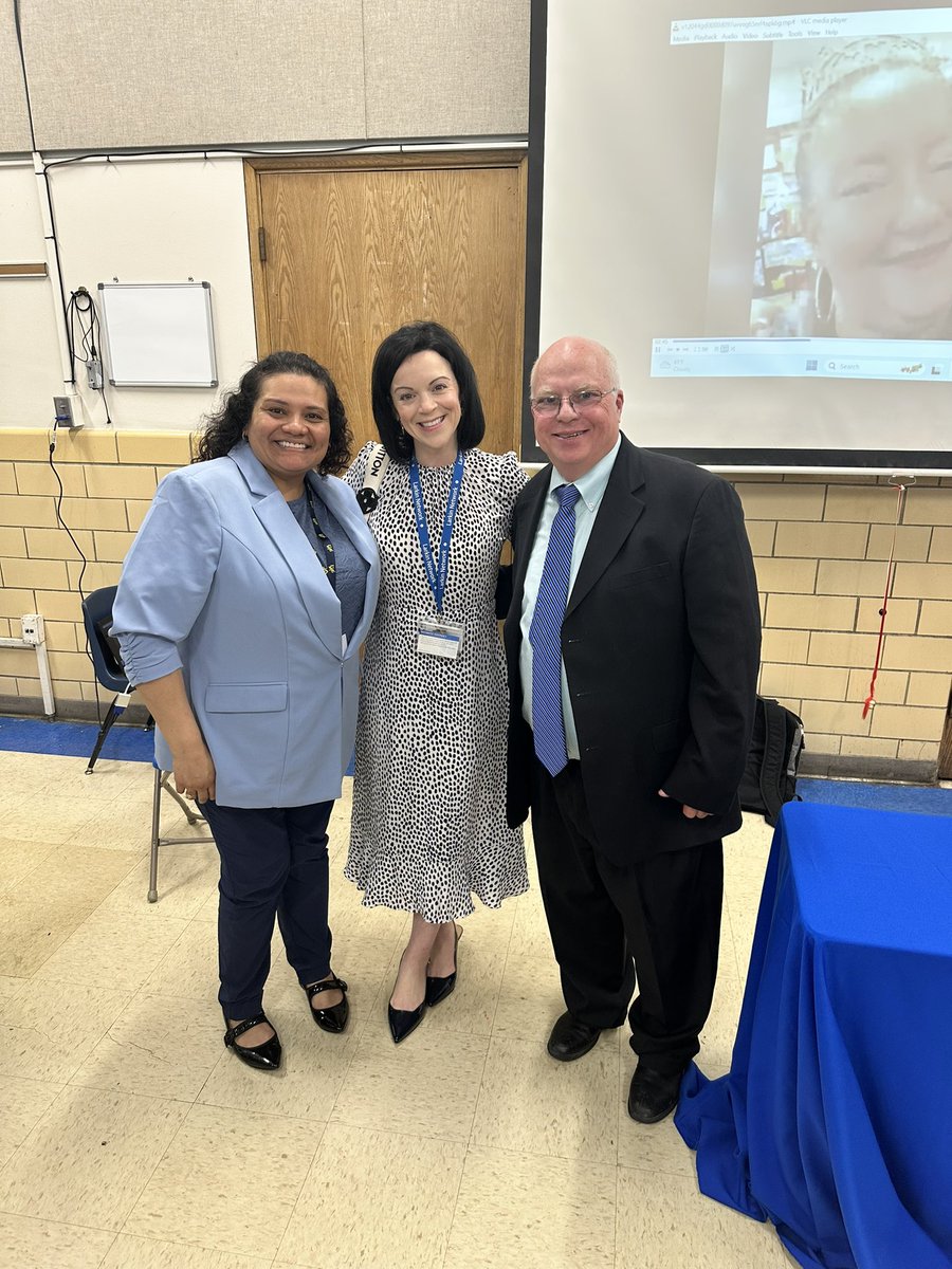 InstructionSupt's tweet image. Harriet Gifford celebrated 75 years of education in the Elgin community yesterday!  It was exciting to introduce Gifford’s new principal, Mrs. Lamie Cedillo, to the community!  She’ll do amazing things in U46! #larkinnetwork #whereawwsomethrives