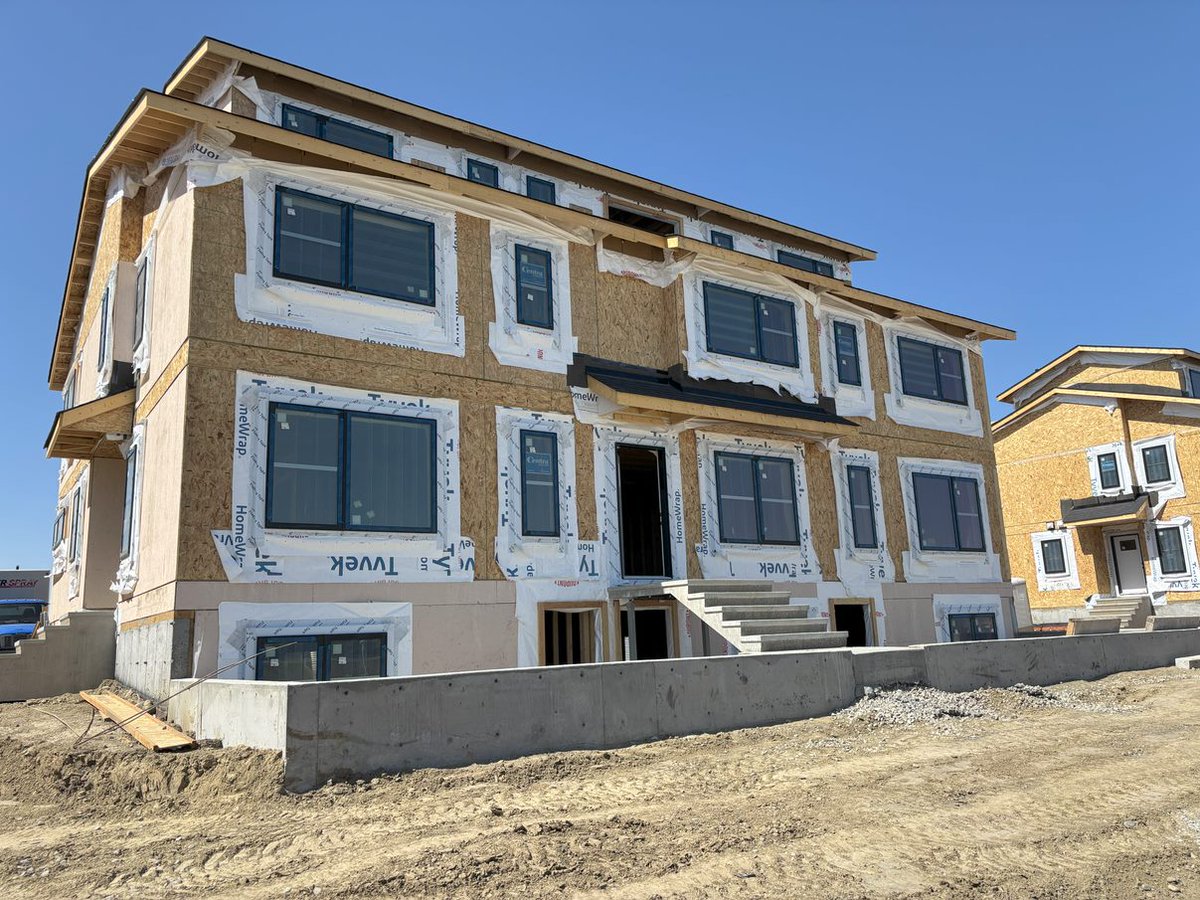 Construction at #ZENMahogany is moving along!
Building B, with rooftop patios shown below, is taking shape nicely. Visit our sales centre at 135 Mahogany Parade SE to choose your #NetZero #townhome in Calgary’s premier #lakecommunity.
zenmahogany.com

#AvalonHomes #yycre