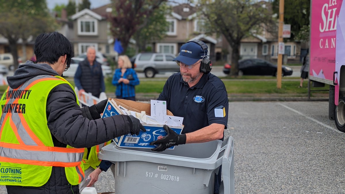 Last chance to gather all those personal documents you no longer need. Our annual Shredding Day fundraiser is tomorrow!
Come see us in the Sunrise parking lot (2500 Franklin Street) from 10 AM to 1 PM!
Suggested donation is $10 per box and all proceeds go to our safety programs.