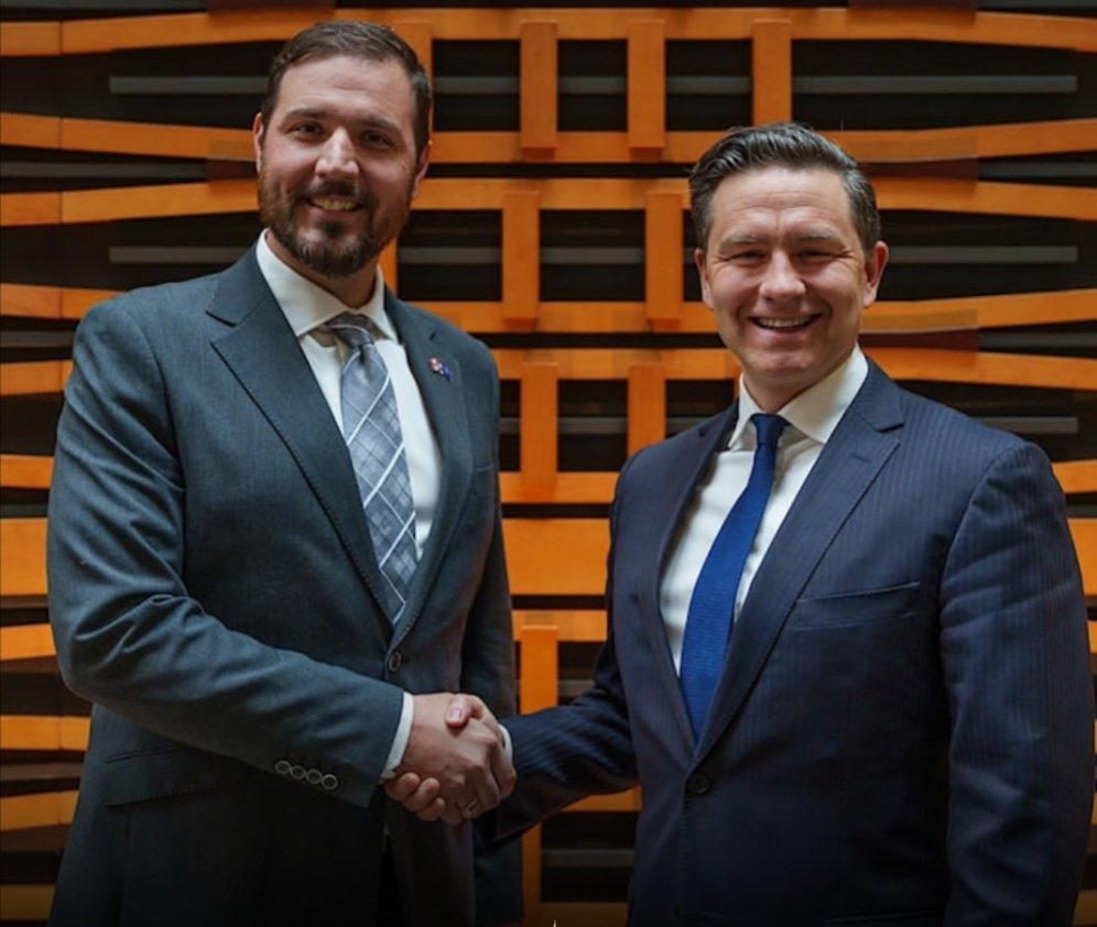 truckdriverpleb's tweet image. Damien Kurek has agreed to resign his seat and let Pierre Poilievre run in his riding
I can't begin to describe how incredibly moving this is
Damien was going to qualify for his pension in 6 months and decided to put his country ahead of his financial gain
This man is a HERO