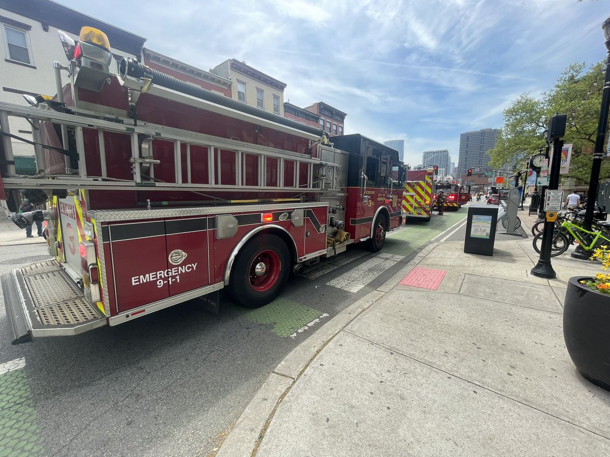 HobokenFire's tweet image. 🚒 HFD in action at @CityofHoboken City Hall today!
🔥 There was no fire (whew), rather construction dust triggered smoke alarms.
🙏 THANK YOU to @HobokenFire Fighters for their quick response!