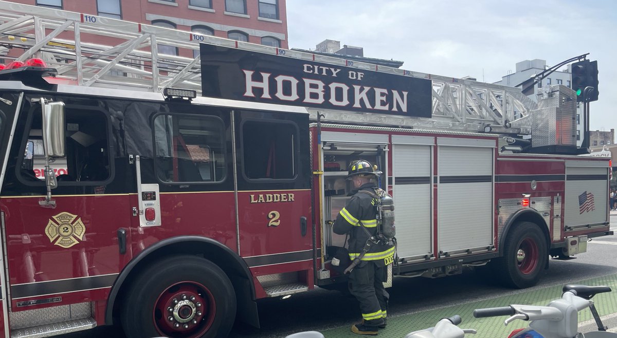 HobokenFire's tweet image. 🚒 HFD in action at @CityofHoboken City Hall today!
🔥 There was no fire (whew), rather construction dust triggered smoke alarms.
🙏 THANK YOU to @HobokenFire Fighters for their quick response!