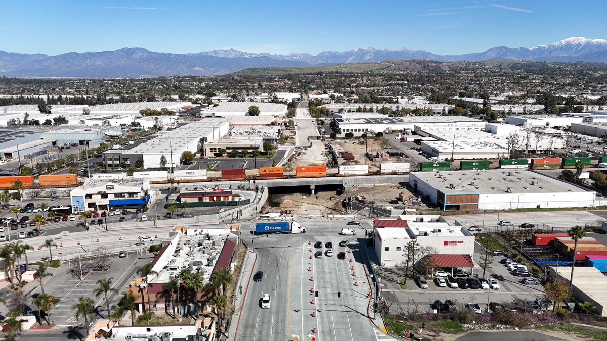 🛤️PROJECT UPDATE: In a major milestone for the project, trains are now running on the newly completed mainline railroad tracks! Fullerton Road's train cutover was successfully completed - a big step forward as we work to complete the project by 2026.