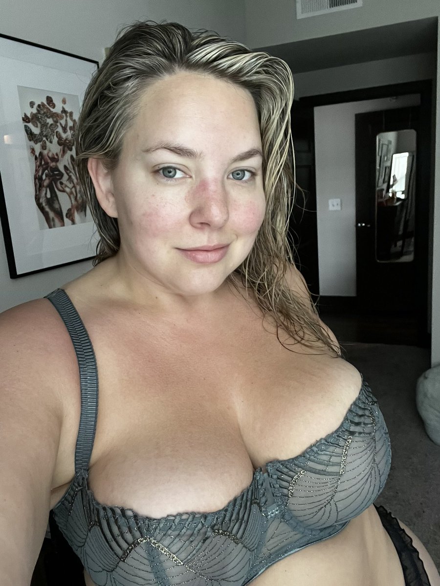 Vegas May 28-30 - what photographers do you recommend?