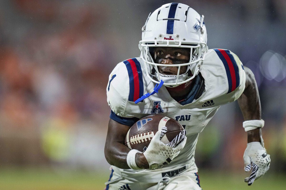 0wayz_'s tweet image. Blessed to receive my first offer from the university of fau #AGTG @RODWASHINGTON59 @Cocoa_Schneider @CoachSantana_ @adam_franco