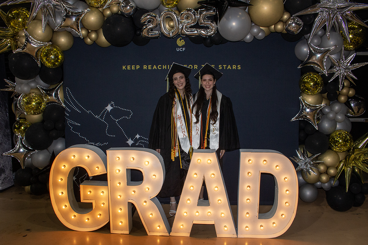UCF_DPT's tweet image. 👩🏽‍🎓👨‍⚕️ Here’s to everything you’ve accomplished and everything that’s still ahead — and to the lives you&apos;ll change from here on out! The future of healthcare looks brighter because you are in it! Congratulations #Classof2025! The world is lucky to have you. #UCFGrad