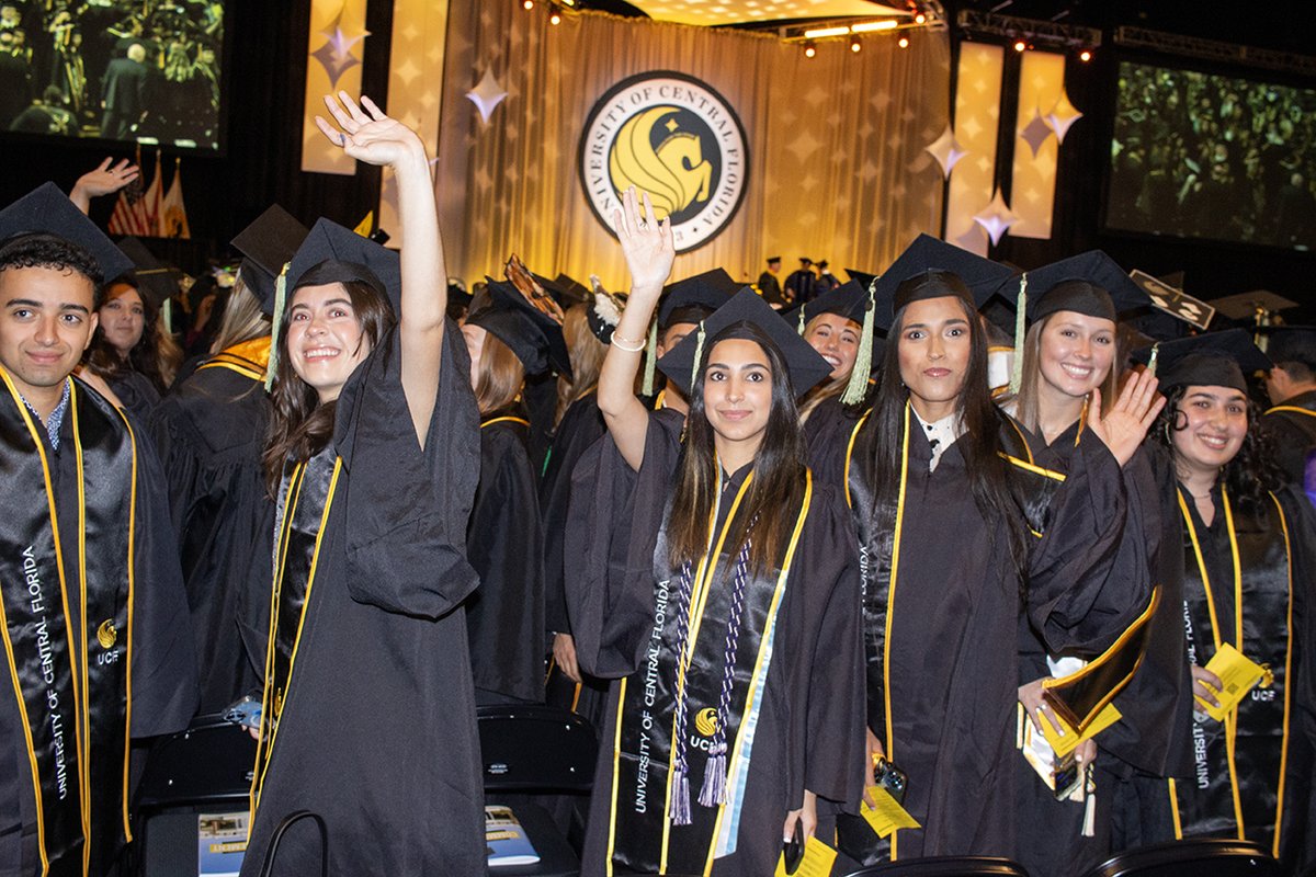 UCF_DPT's tweet image. 👩🏽‍🎓👨‍⚕️ Here’s to everything you’ve accomplished and everything that’s still ahead — and to the lives you&apos;ll change from here on out! The future of healthcare looks brighter because you are in it! Congratulations #Classof2025! The world is lucky to have you. #UCFGrad