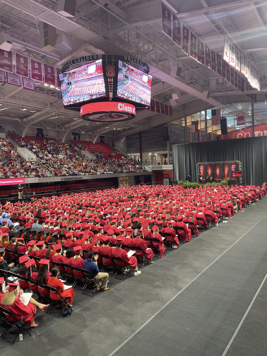 This week, we celebrated our seniors and graduate students at the Recognition of Graduates. At our largest ever ceremony, 850 soon-to-be alumni marked their transition to working professionals. Congratulations, Class of 2025! 🎓