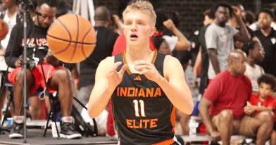 Luke Ertel (2026, 6’2, Indiana Elite) A physically gifted guard with a smooth, knockdown lefty jumper. He plays with poise and precision, consistently making the right reads and elevating his team’s offensive flow. His ability to change speeds keeps defenders off balance, and he