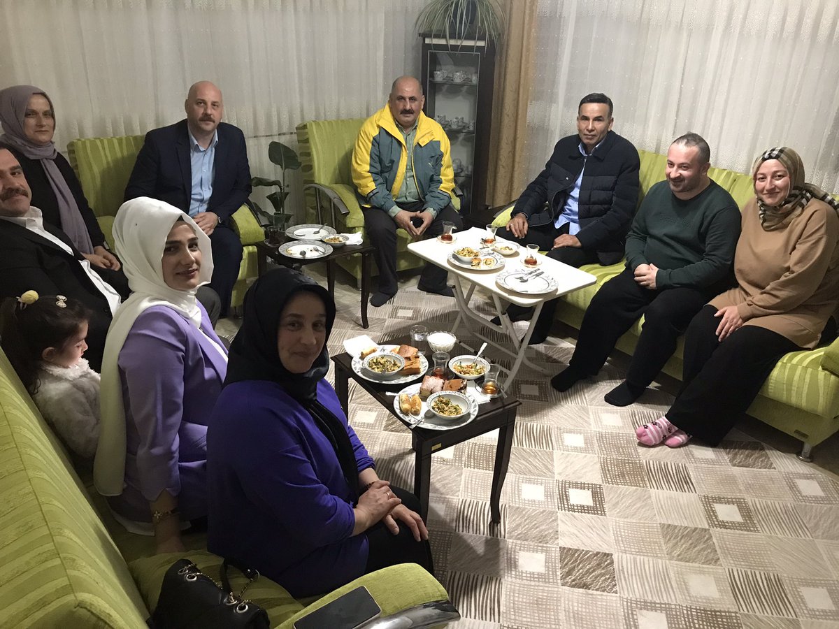 MHP Üsküdar (@mhp_uskudar_) on Twitter photo #KomşumNasılsın 
İlçe Başk Sn <a href="/NaimOzcetekin/">Naim Özcetekin</a> 
Teşkilat Başk Sn <a href="/engkrtmn/">Engin Kırtman</a> Belediye Meclis Üyelerimiz 
Sn Davut Uyguntürk , <a href="/ceker_zeki/">Zeki Çeker</a> , <a href="/BirolAydin5858/">Birol Aydın</a> 
Yavuztürk Mahallesi sakinlerinden Sn Murat Yazar ve Ailesini ziyaret ettiler. #KomşumNasılsın 
İlçe Başk Sn <a href="/NaimOzcetekin/">Naim Özcetekin</a> 
Teşkilat Başk Sn <a href="/engkrtmn/">Engin Kırtman</a> Belediye Meclis Üyelerimiz 
Sn Davut Uyguntürk , <a href="/ceker_zeki/">Zeki Çeker</a> , <a href="/BirolAydin5858/">Birol Aydın</a> 
Yavuztürk Mahallesi sakinlerinden Sn Murat Yazar ve Ailesini ziyaret ettiler.