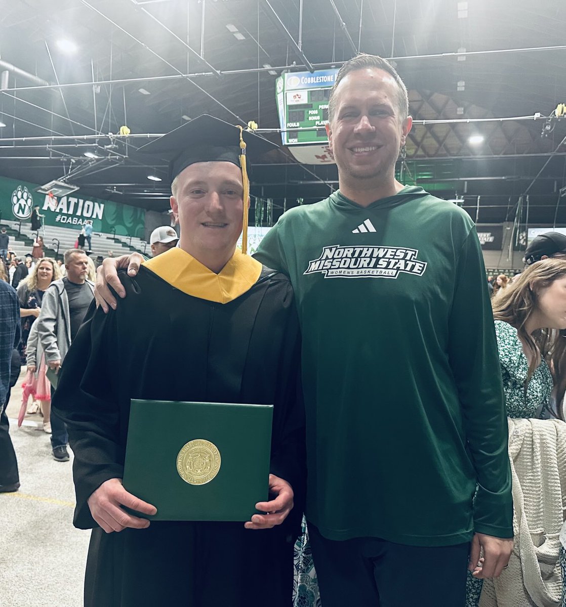 Shout out to <a href="/ParkerEhrke6/">Parker Ehrke</a>⁩ on the Masters degree from NW Missouri State!  Thanks for your 2 years of hard work &amp; dedication to ⁦<a href="/nwbearcatwbb/">Bearcat WBB</a>⁩!  Bright future in the coaching world for this young man!  👏