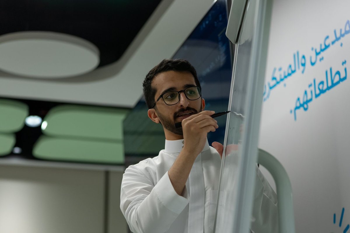 AI__Wae's tweet photo. لحظات ما تنسى، مليانة بالحماس، والتطبيق، والتجربة الحقيقية! 🔥

ختمنا برنامج تمكين باليوم الثاني بورشة الدرون، واللي كانت تجربة مميزة بكل تفاصيلها

كل الشكر والتقدير للأستاذ عبدالسلام العبدالكريم على حضوره الجميل وشرحه اللي أضاف للورشة قيمة كبيرة 

نراكم بإذن الله في #جولة_وَعِي القادمه لبرنامج تمكيــن ✨

#AI_WAE  #جولة_وَعِي