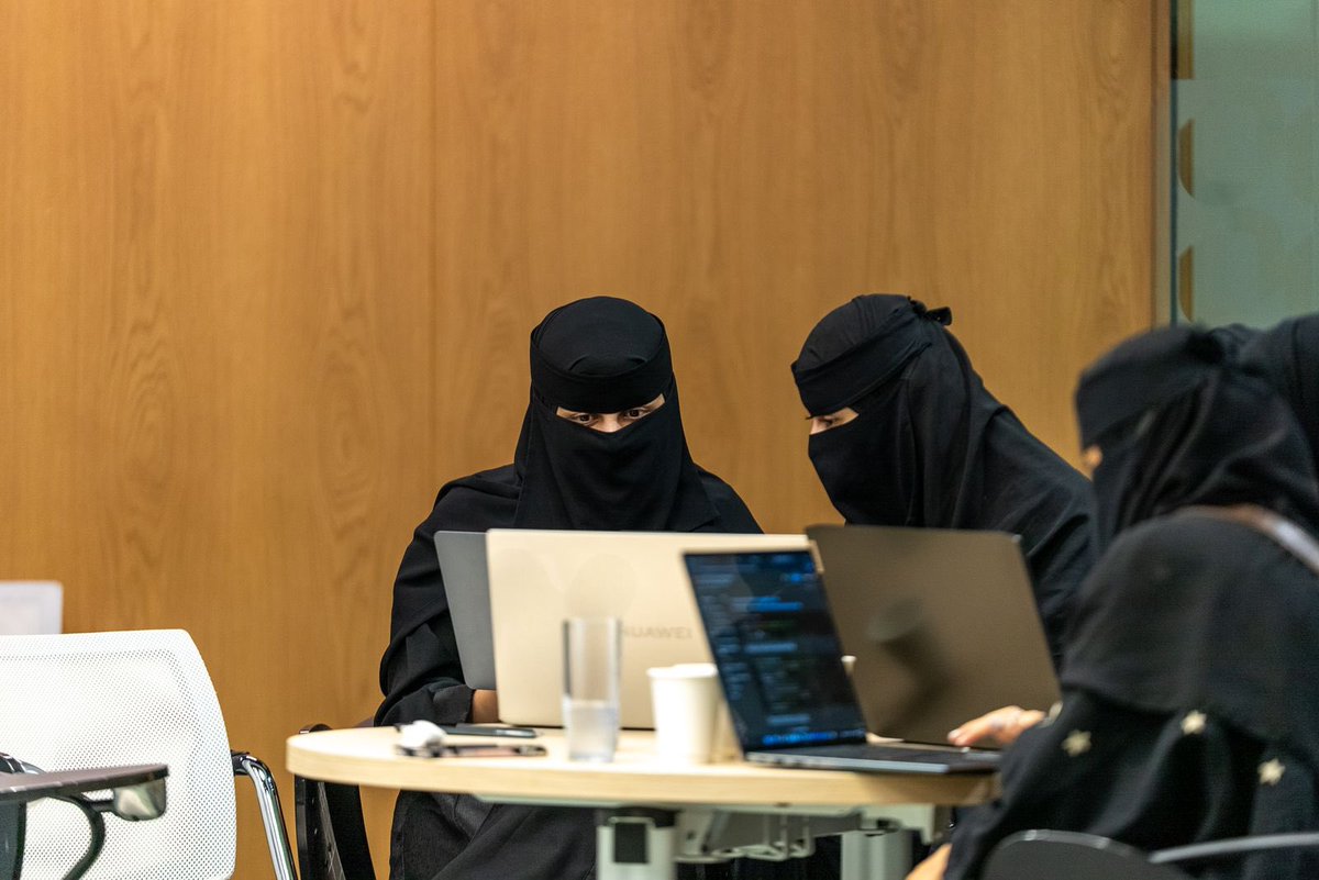 AI__Wae's tweet photo. لحظات ما تنسى، مليانة بالحماس، والتطبيق، والتجربة الحقيقية! 🔥

ختمنا برنامج تمكين باليوم الثاني بورشة الدرون، واللي كانت تجربة مميزة بكل تفاصيلها

كل الشكر والتقدير للأستاذ عبدالسلام العبدالكريم على حضوره الجميل وشرحه اللي أضاف للورشة قيمة كبيرة 

نراكم بإذن الله في #جولة_وَعِي القادمه لبرنامج تمكيــن ✨

#AI_WAE  #جولة_وَعِي