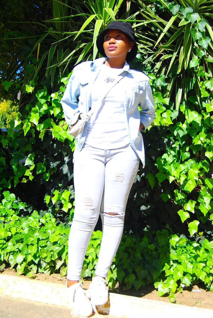 Captured with the #NikonD3000 📸  
ISO 400 | Manual Mode | Natural Trees 🌳

Bringing you the perfect blend of nature and style with every shot 🌟✨

#Nikon #Photography #NatureShots #DollyPics #EveryPictureTellsAStory <a href="/NikonCanada/">Nikon Canada</a>"