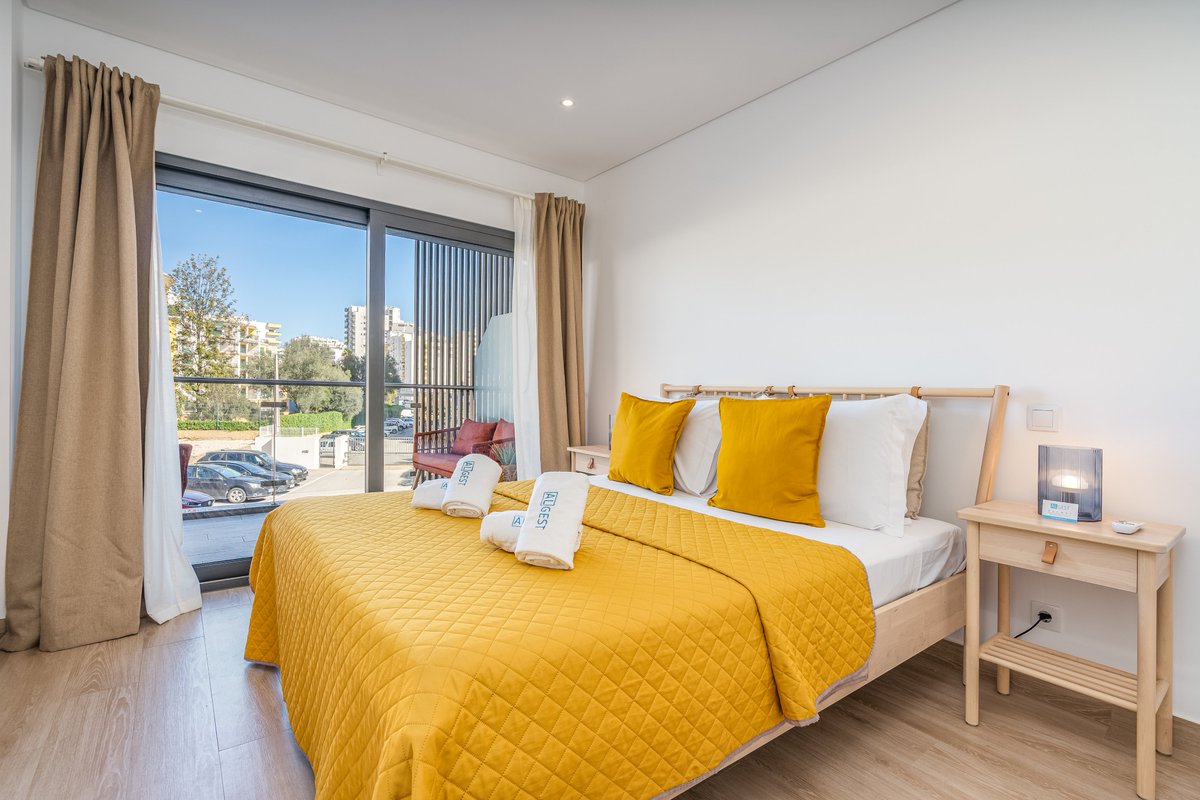 AlgarveAlgest's tweet photo. ☀️🏖️☀️FÉRIAS TRANQUILAS PARA
TODA A FAMILIA ☀️🏖️☀️
SUN BEACH&amp;POOL PRAIA DA ROCHA- RNAL:161864/AL
Preços | Price: https://t.co/aJi0yLB6D4

🇬🇧

☀️🏖️☀️FÉRIAS QUIET FOR
THE WHOLE FAMILY ☀️🏖️☀️
SUN BEACH&amp;POOL PRAIA DA ROCHA- RNAL:161864/AL
Prices | Price: https://t.co/aJi0yLB6D4 https://t.co/JrQPZeqTcw