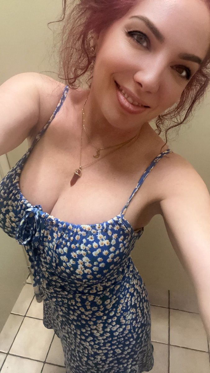 The weekend’s here… what trouble should we get into? 😈

loyalfans.com/kikidaire