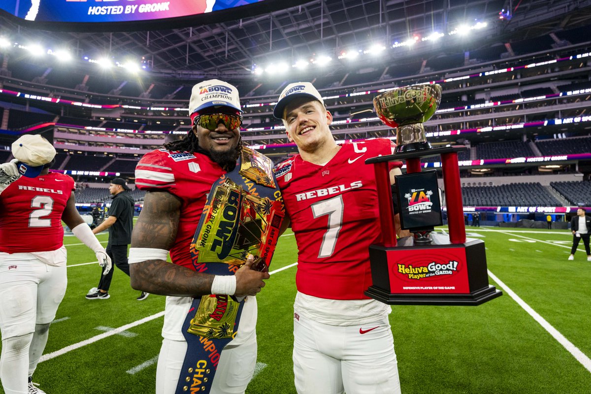 Officially signed ✍️ 

Read more about our guys signing with NFL teams ⬇️

📰 unlvrebels.com/news/2025/5/2/…