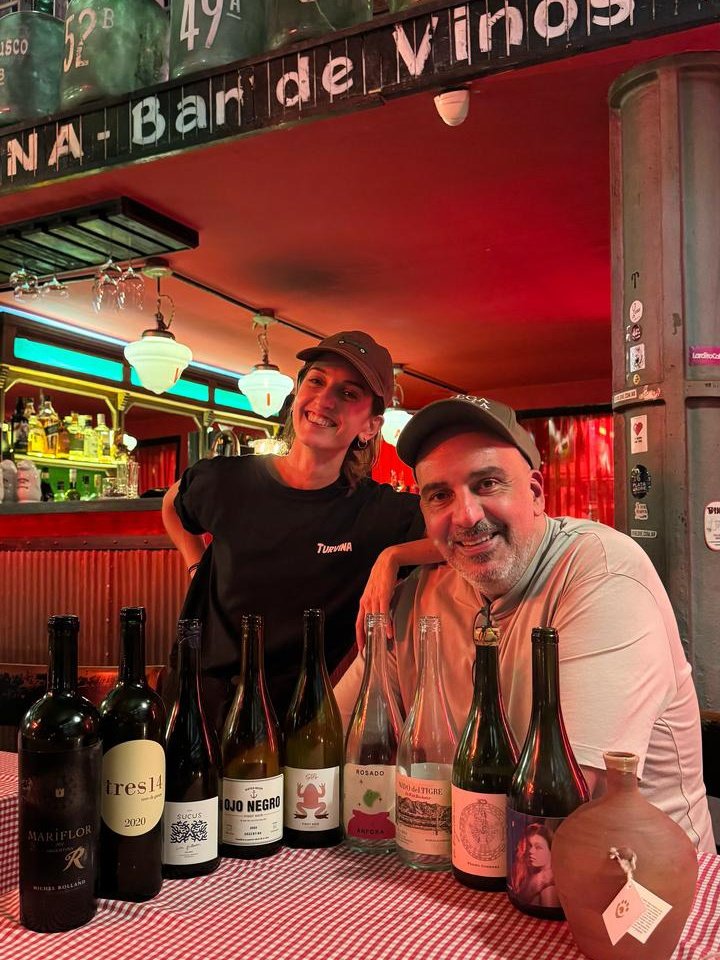 VinotecaMRWines's tweet photo. Miren que lindo set presentamos con Sofi Maglione en Turvina. Se viene la 2da parte en la cueva! https://t.co/acrJZfiHyU