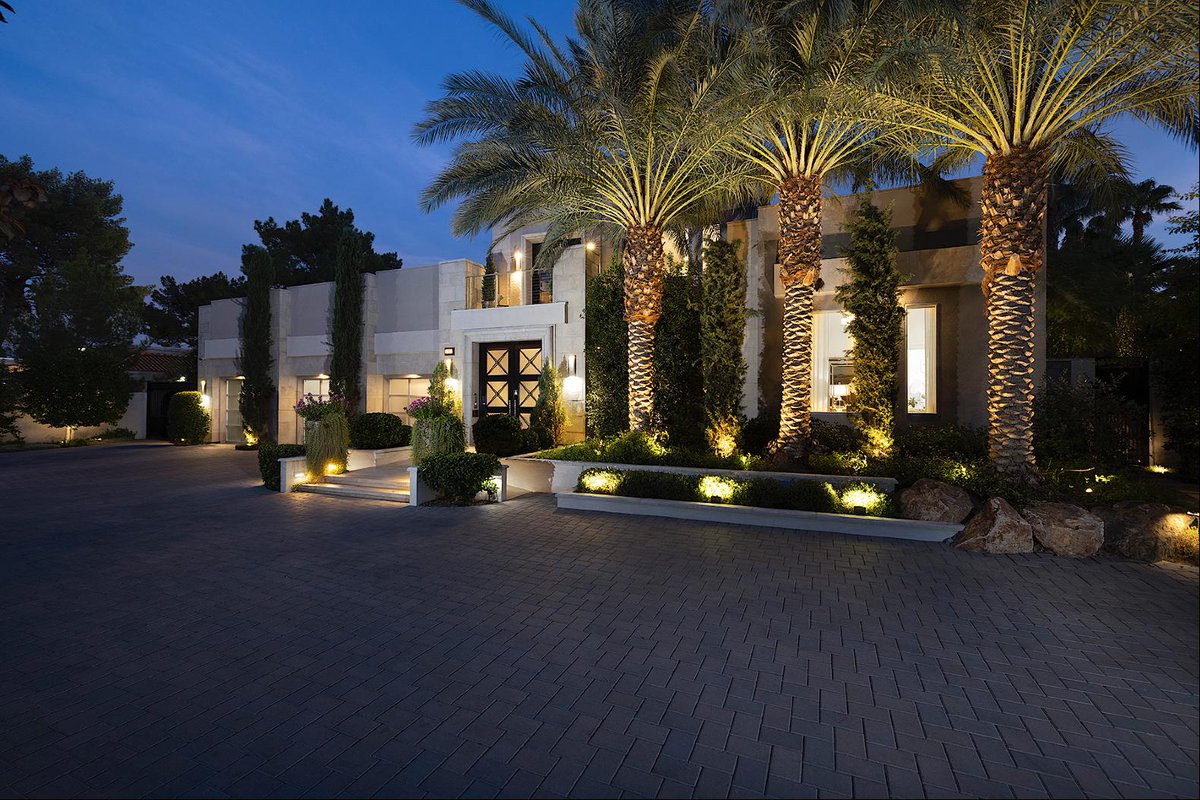 FOR SALE - New to Market! dlvr.it/TKWkst