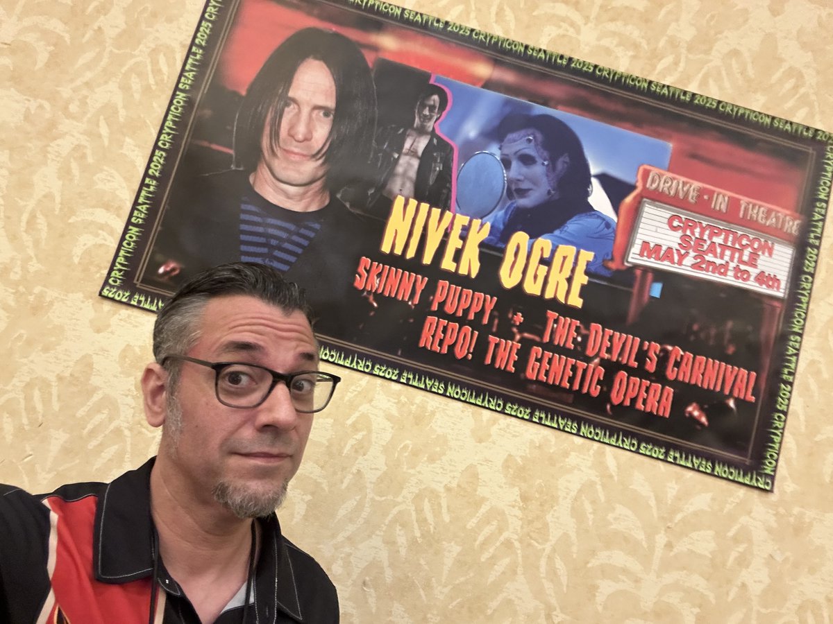 TheMikeRobles's tweet image. If you’re heading to #Crypticon Seattle, come find me. I’ll be hanging out with this guy all weekend.