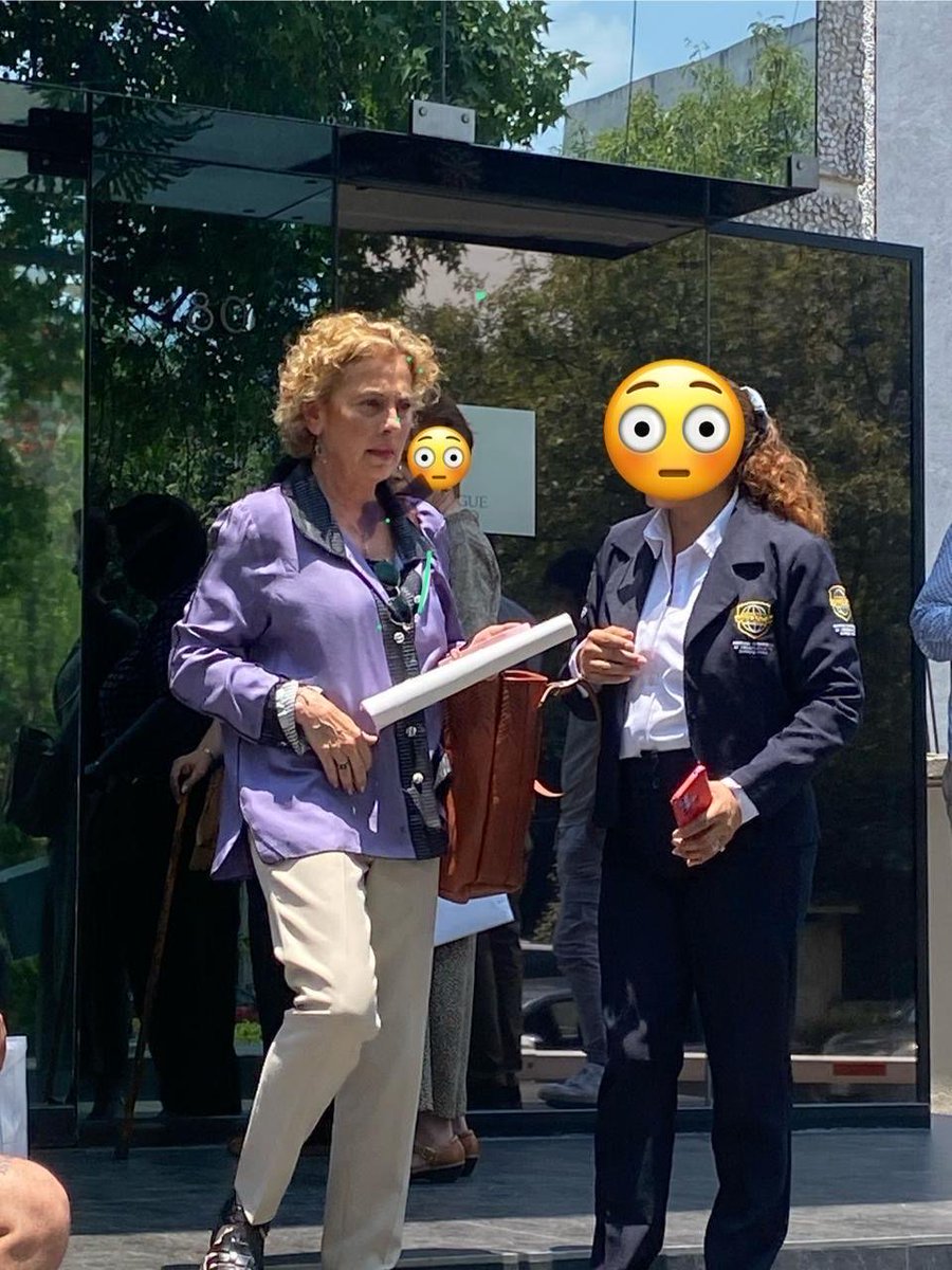 vampipe ⍨ (@vampipe) on Twitter photo EXCLUSIVA
Dijeron que <a href="/BeatrizGMuller/">Beatriz Gutiérrez Müller</a> fue a tramitar su nacionalidad española...
Los fans 4T contestaron que no podía ser cierto...
¿Pues qué creen? Hay fotos... EXCLUSIVA
Dijeron que <a href="/BeatrizGMuller/">Beatriz Gutiérrez Müller</a> fue a tramitar su nacionalidad española...
Los fans 4T contestaron que no podía ser cierto...
¿Pues qué creen? Hay fotos...