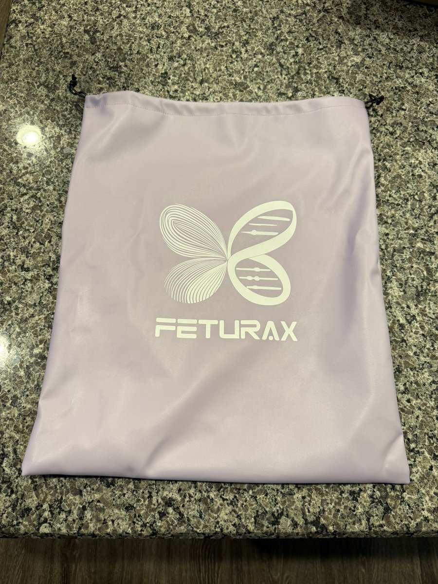 Loving my new Black Silicone ICU hood from <a href="/FeturaX/">FeturaX</a> 

So soft, stretchy and comfy just like the balloon hood. The tackiness of the silicone feels like the hood is glued to your skin 🥵

Perfect hood to wear out to an event/bar with other gear.