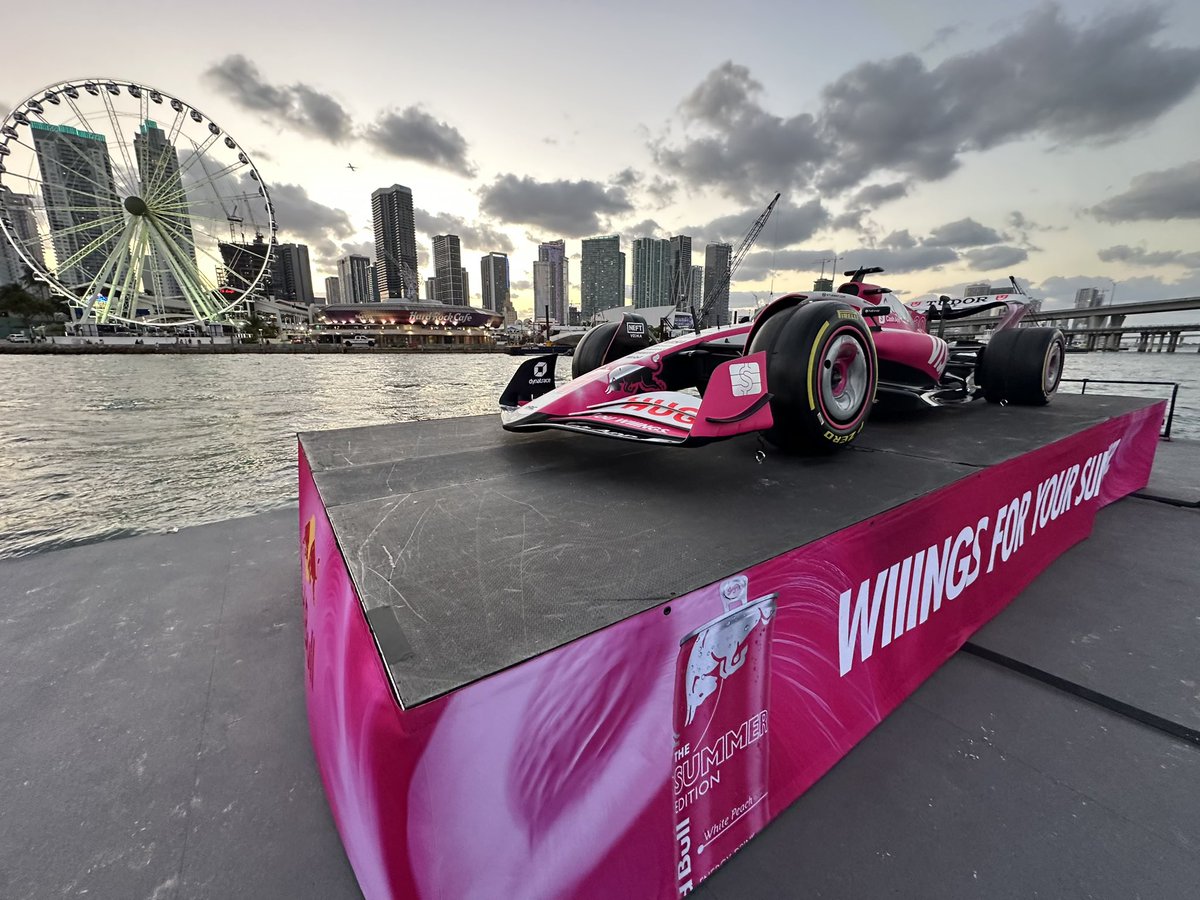 The Racing Bulls F1 team just revealed a stunning one-off look inspired by the Red Bull Summer Edition White Peach –and we’re beyond excited that SG got to be part of the moment! 🏁🔥

#theSGway #F1 #RacingBulls #RedBullGivesYouWings