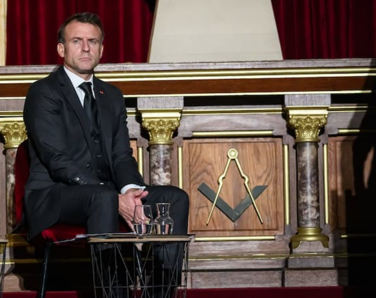 _Direct_News's tweet image. Emmanuel Macron fera lundi, un discours sur la laïcité, à la Grande Loge de France.

Pourquoi à la #GLDF ? Et la laïcité, on y croit toujours ?

#macron #GrandeLoge #France #laicité