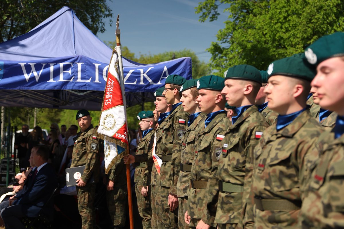 JS 2077 Krakow tweet media